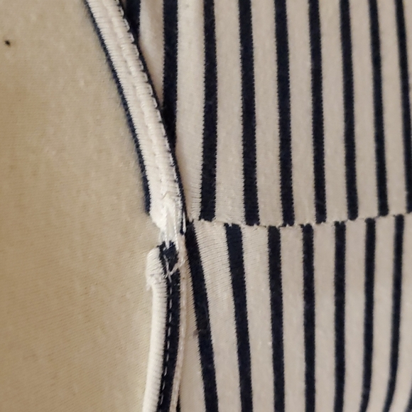 Mock neck sleeveless stripe crop top - Picture 4 of 8